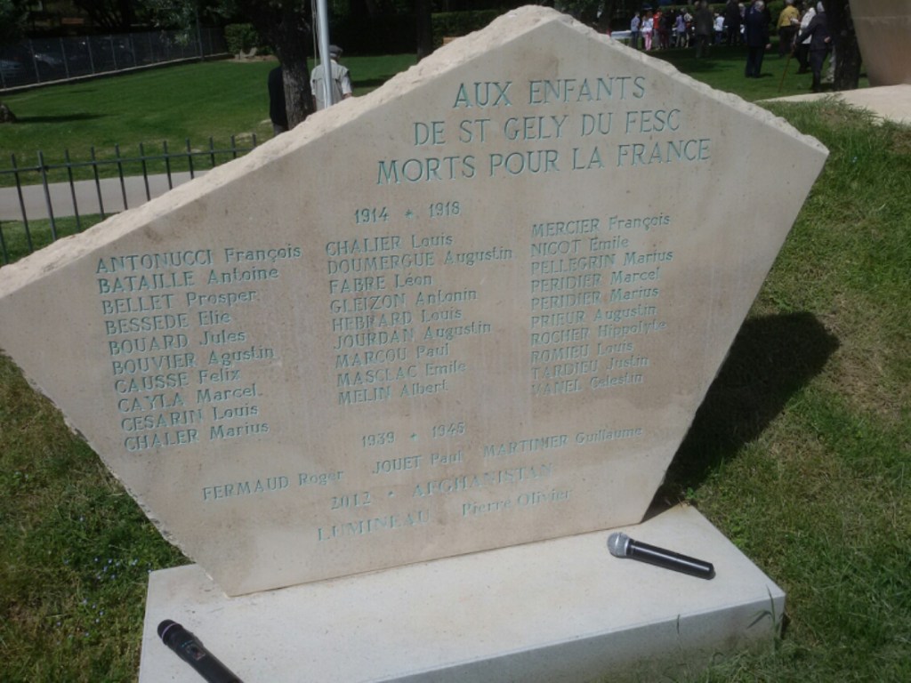 Détail de la stèle le 8 mai 2014 (collection personnelle)