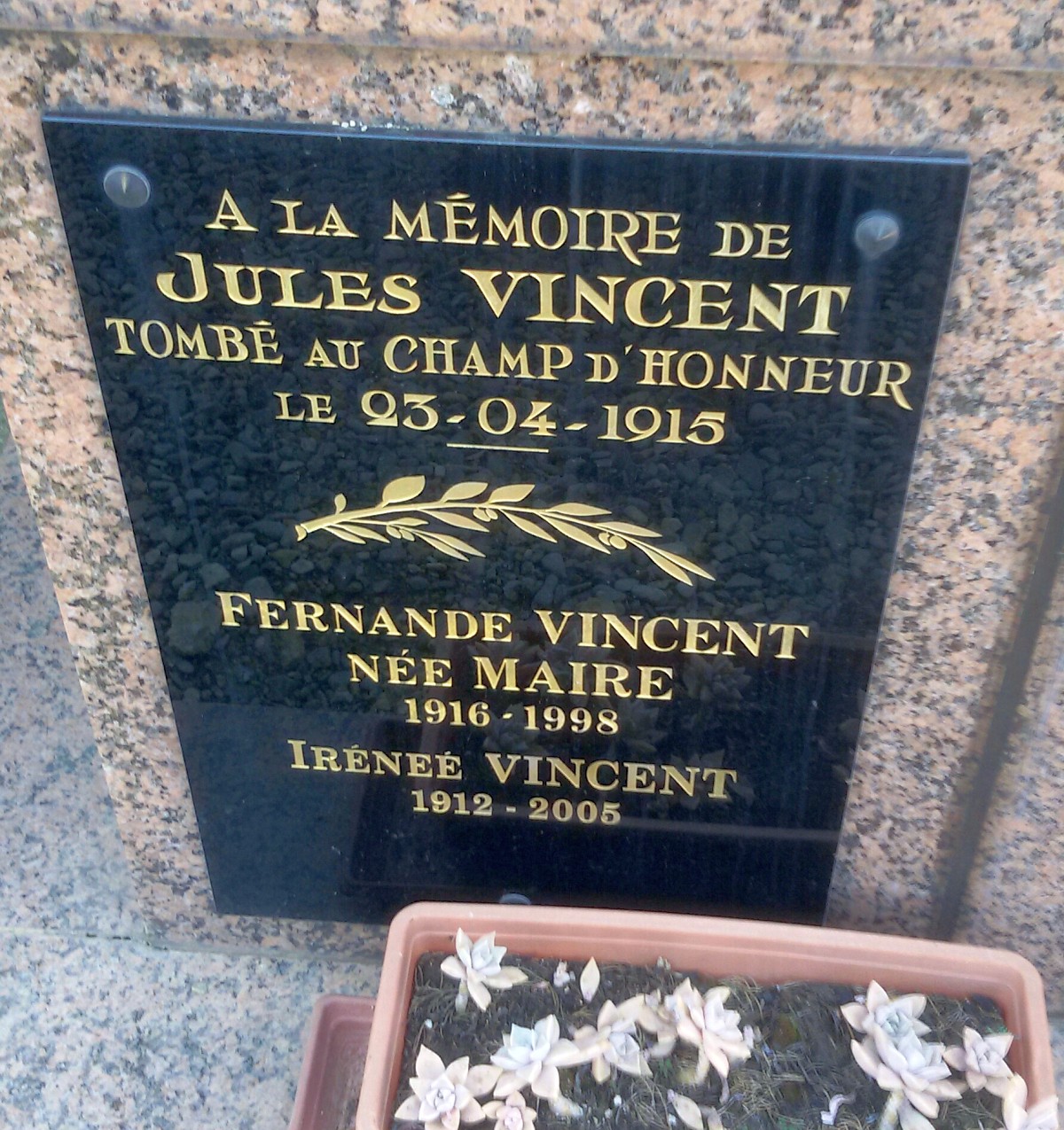 Plaque à la Mémoire de Jules VINCENT (collection personnelle, 2014).